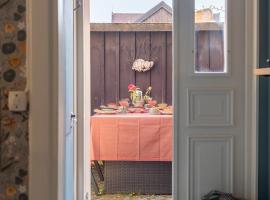 1700-talshus i två plan med egen innergård i Visby innerstad