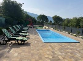 Holiday home in Šušnjevica with swimming pool, Ferienunterkunft in Šušnjevica