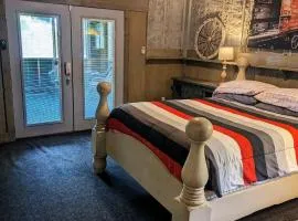 Cozy Barn with Pool Access & Near Lake Conroe