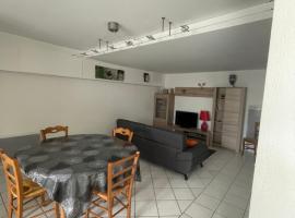 Le Pouliguen/La Baule Appartement T3, хотел в Ле Пулиген