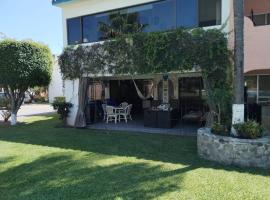 Casa en Club de Golf Santa Fe, casă de vacanță din Temixco