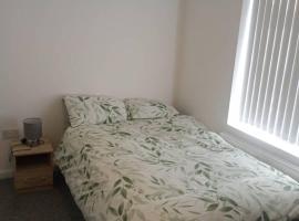 Double-bed H4 close to Burnley city centre, hotell med parkering i Burnley
