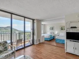 Deluxe Ocean and Diamond Head View Waikiki Condo, Free parking!