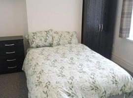 Double bed (R1) close to Burnley city centre, hotel in Burnley