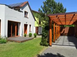 Large house with parking, 30 min to Prague center