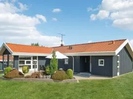 Lovely Home In Glesborg With Kitchen