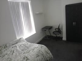 Ensuite Double-bed (G3) close to Burnley city centre, bed & breakfast i Burnley