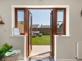 The Hygge - Modern Cottage Central Location