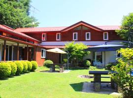 Pension Field, hotel cerca de Tennen Onsen Tsuta no Yu, Hokuto