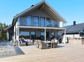 Holiday home Søndeled – dom przy plaży w mieście Risør