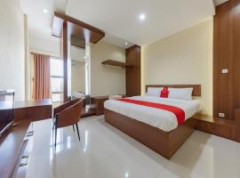 ์์นด๋ถ๋ฏธ์ ์์นํ ํธํ
RedDoorz Syariah near Alun-Alun Pelabuhan Ratu