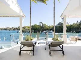 Iluka, Luxurious Riverfront Retreat