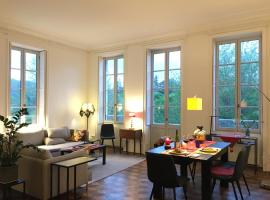 Grand appartement exceptionnel Centre-ville, hotell i Dieulefit