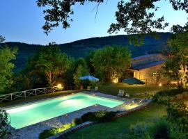 Villa Costa piccola with private pool in Umbria, kotedžas mieste Umbertidė