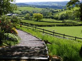 Barley Cottage - 5* Cyfie Farm with log burner and private covered hot tub, hotel v mestu Llanfyllin