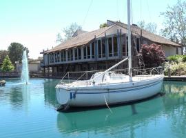 Blue Lagoon near Apple, apartment in Santa Clara