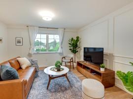 Glen Cove Vacation Rental Less Than 1 Mi to Downtown!, hotel v destinaci Glen Cove