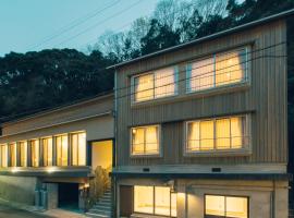 宿 ロイノハコ، بيت شباب في Gotsu