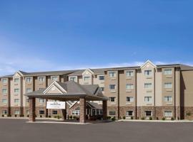 Microtel Inn & Suites - St Clairsville, хотел в Сейнт Клеърсвил