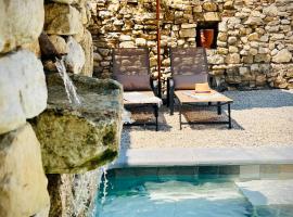 Maison Erica, hotel with pools in Saint-Mamert-du-Gard