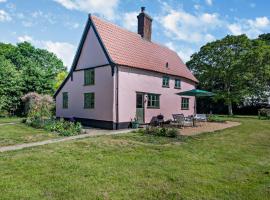 Walnut Cottage - Suffolk, ваканционна къща в Rumburgh