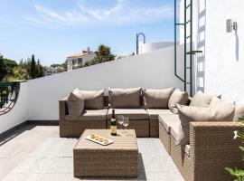 Tailor Made Villa with Ocean View in Caxias, hotel v destinaci Caxias