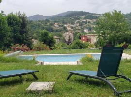 MaDolceVia Chambres d'h&ocirc;tes au coeur de Lamastre, hotel com piscina em Lamastre