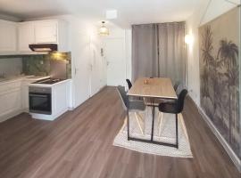 Vacances cosy avec piscine 1 à 4 pers dans joli appartement: Sérignan şehrinde bir otel