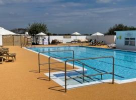 Selsey Country Club Valencia Chalet – hotel w mieście Selsey