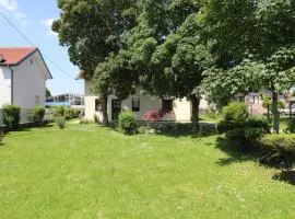 Maple place