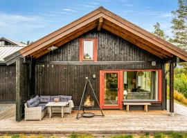 4 Bedroom Awesome Home In Gol, hotel with parking in Golsfjellet