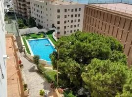 A 50 metros del mar y en 2 paradas de bus estas en el centro de Alicante