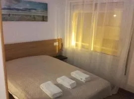 HABITACIÓN ECONÓMICA CON BAÑO PRIVADO EN PLENO CENTRO DE FIGUERES