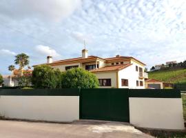 Casa da Pedra Guest House, hotel with parking in Torres Vedras