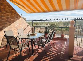 Tolles Ferienhaus mit Sonnenterrasse direkt am Meer, cabaña o casa de campo en Isla Cristina