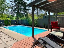 Carrera Cove - Amazing 3BR - Sleeps Up to 7, hotel med pool i Mississauga