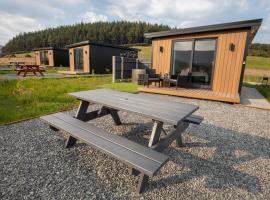OAKWOOD GLAMPING Mourne Mountains, cheap hotel in Moyad