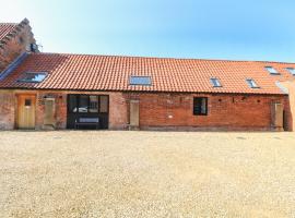 The Long Barn, holiday home in Attlebridge