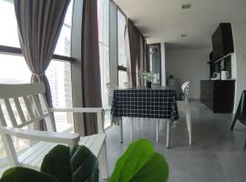 My Houze - Empire Damansara Duplex, апартамент в Kampong Bukit Lanjan