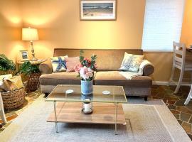 Beach gem! Hot Tub/EV/2bd/3.7mi beach/.5mi outlets, villa Rehoboth Beachben