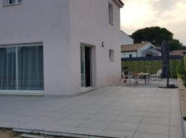 Maison Castellet, idéale famille, 12 min Sanary, hotel a Le Castellet