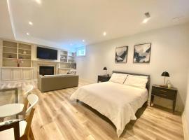 One Deluxe Bedroom Suite in Midtown, hotel dicht bij: Ontario Science Centre, Toronto