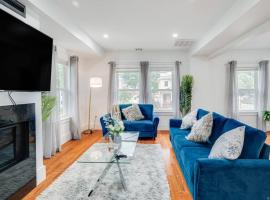 Enchanted Red Doors, apartment in Milton