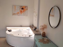 Deluxe Romantic Suite, hotel econômico em San Menaio