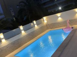 Luxury Private New 2023 Villa Mirelle, hotell i Torrevieja