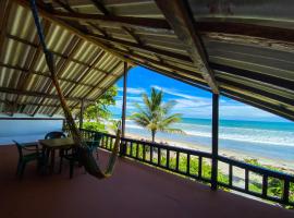 Mompiche Island Hostel, beach rental sa Mompiche