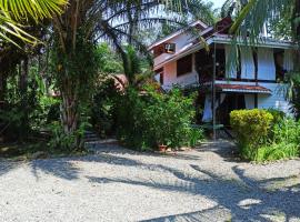 Chilamate Holiday House, hotel in Puerto Viejo