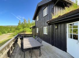 Cozy Home In yer With House A Mountain View, villa in Øyer