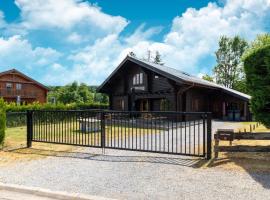 Majestic chalet in Durbuy 200 meters from the Golf, hôtel à Barvaux
