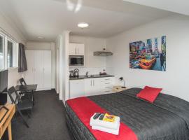 The Hibernian Studio Apartments - 4 Latter Street, hotel i Timaru